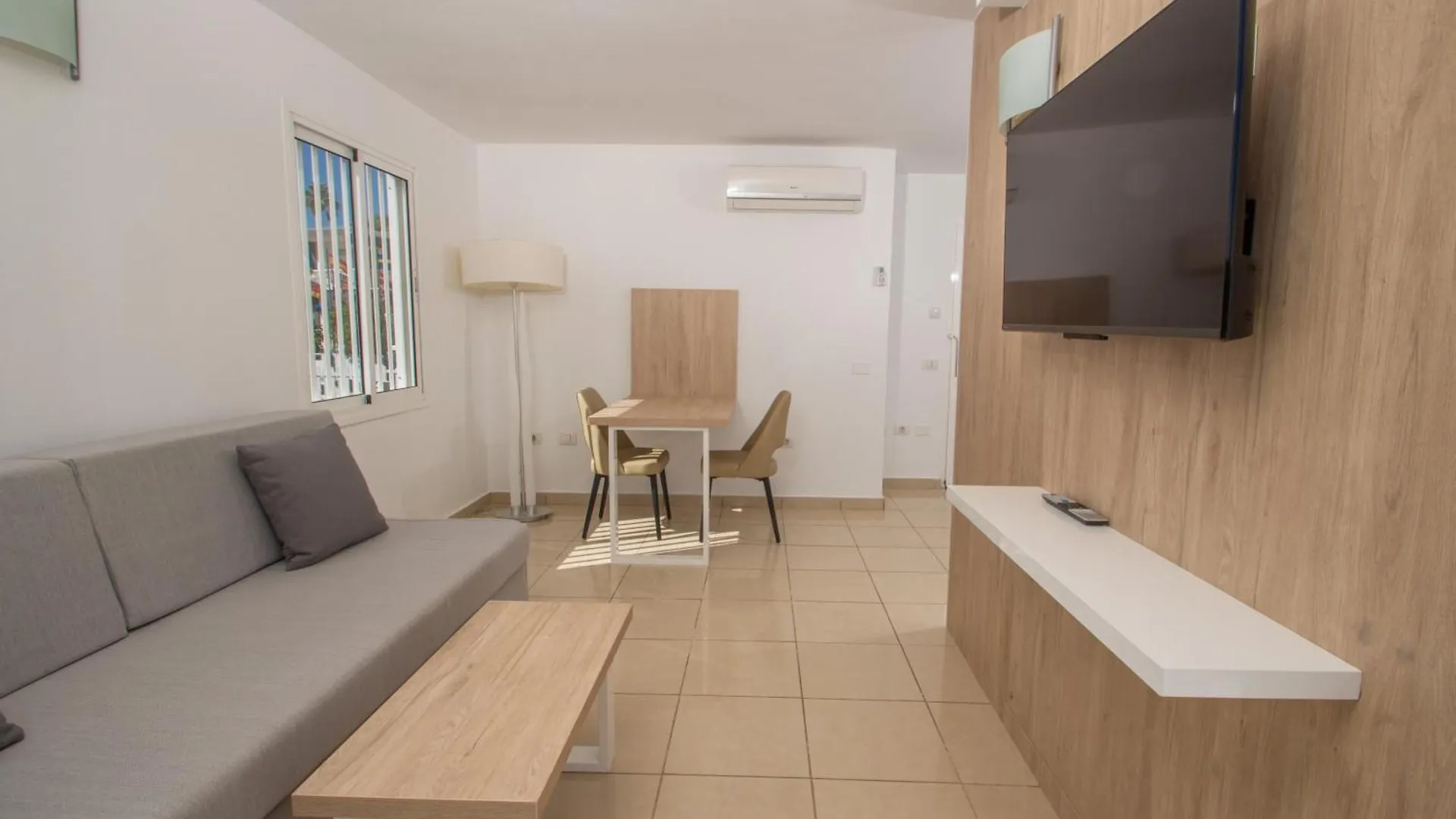 Apartamentos Cocoteros Maspalomas  Apartment
